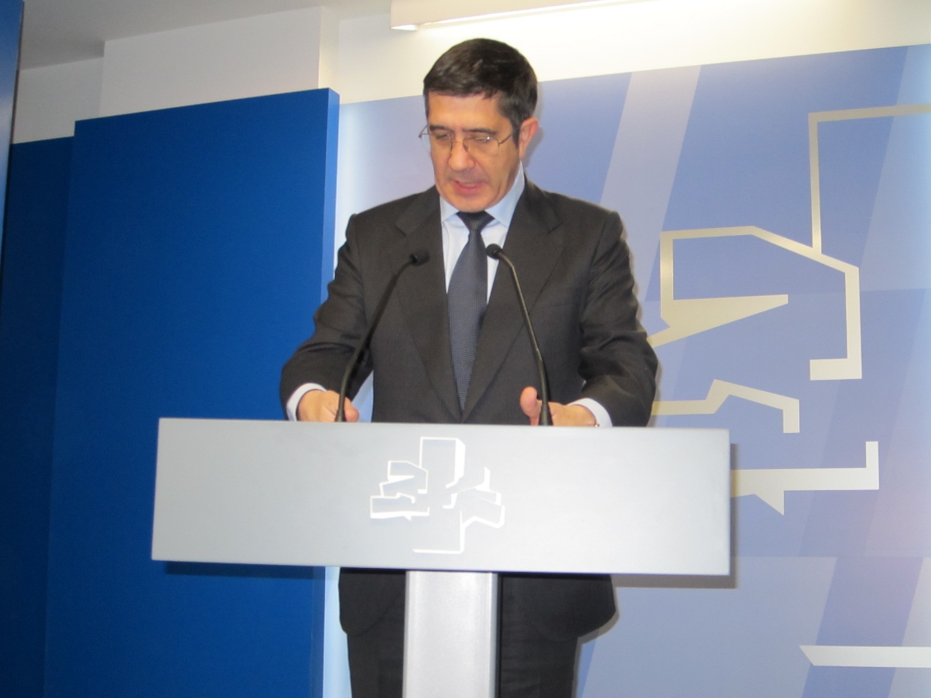 López pide la «intervención inmediata» de Rajoy porque La Rioja puede «dinamitar» el sistema autonómico