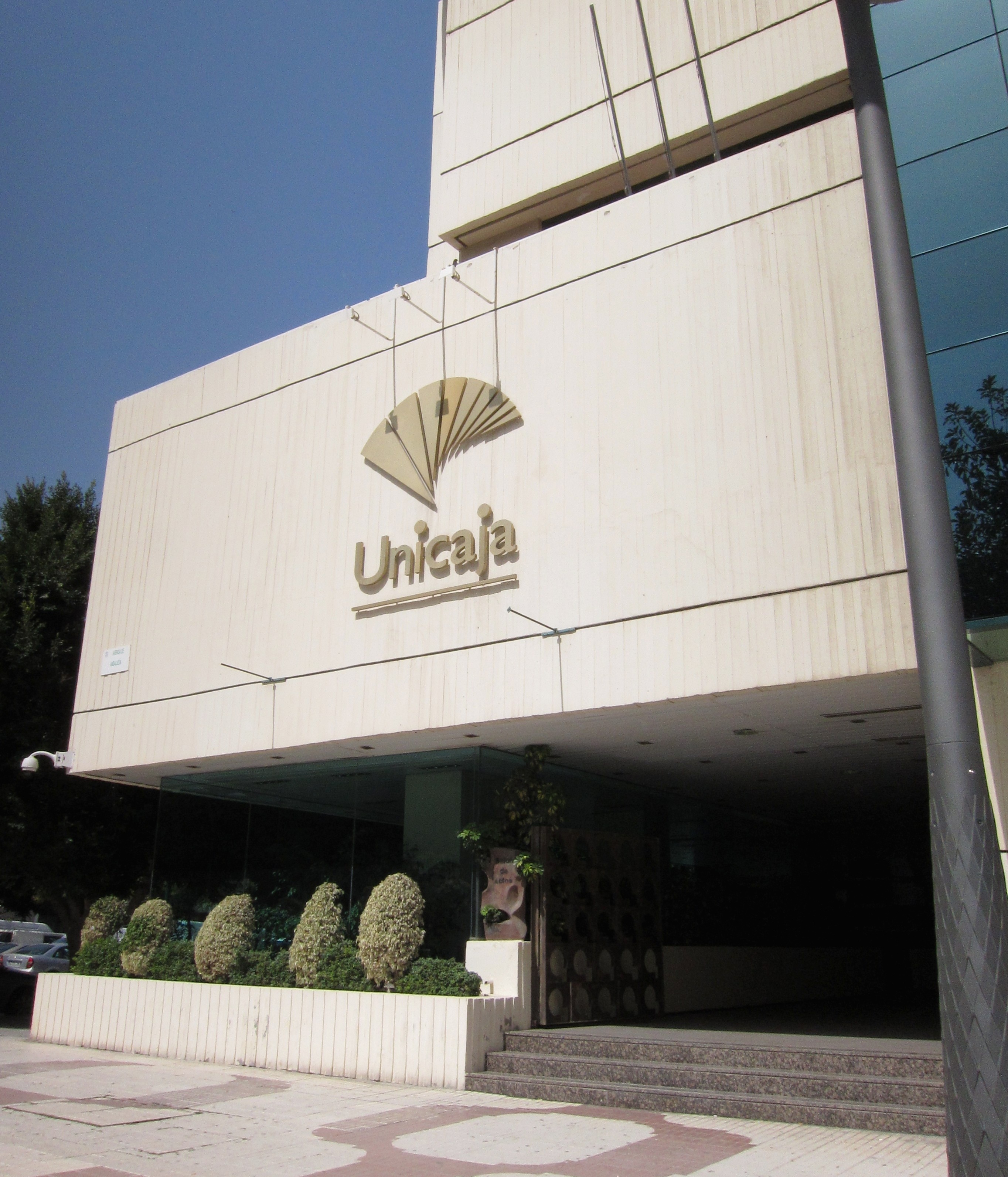 Unicaja inscribe su banco en el Registro y designa a sus altos cargos