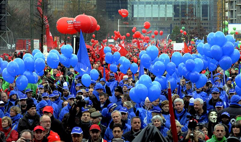 Entre 40.000 y 80.000 manifestantes marchan contra la austeridad en Bruselas
