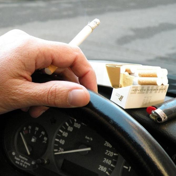 Casi el 10 por ciento de los vehículos comerciales incumplen la Ley del Tabaco