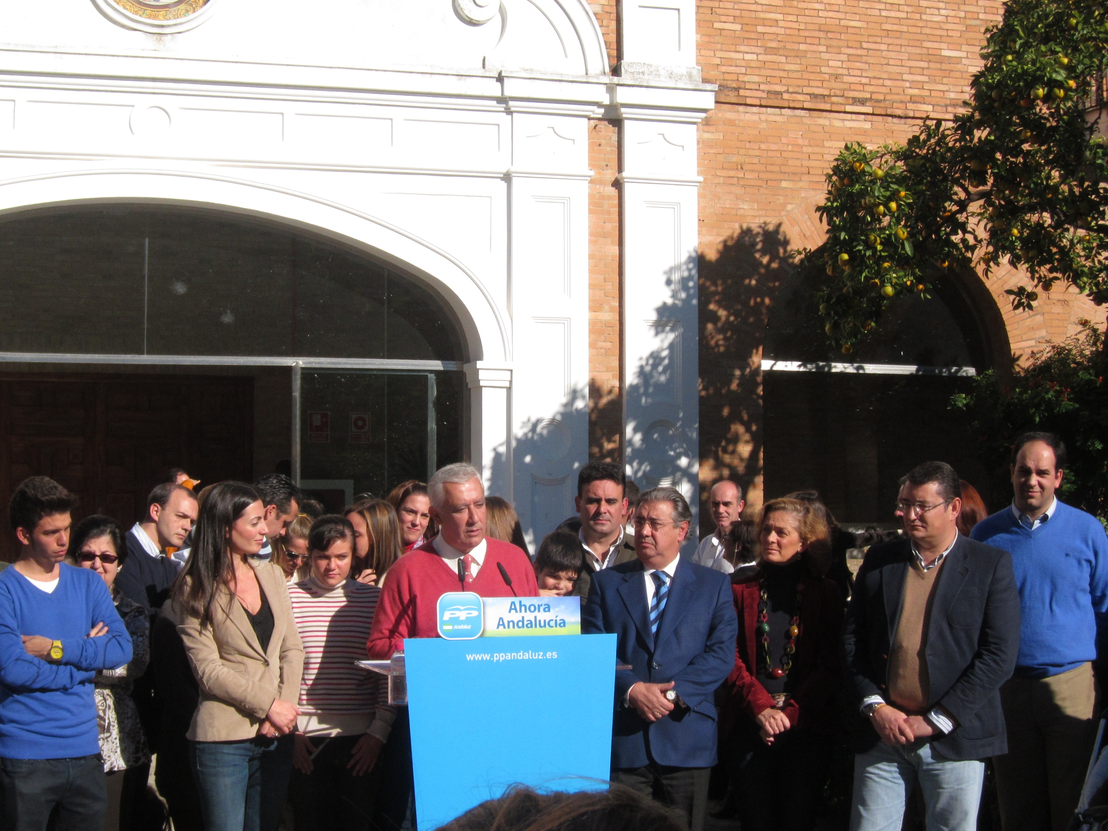 Arenas asegura que Cospedal «recibe una comunidad totalmente quebrada» y que en Andalucía «es donde hay más recortes»