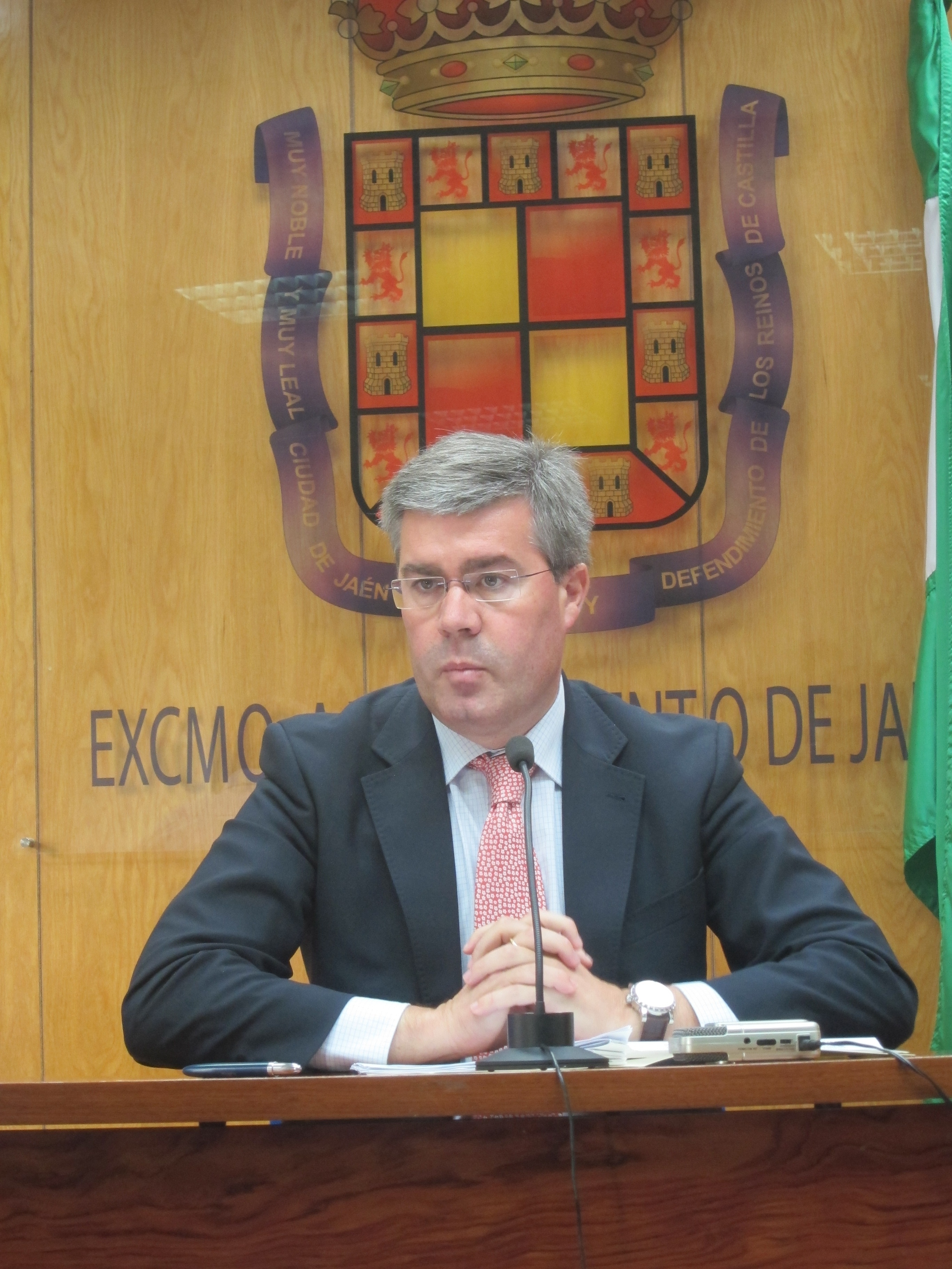 El alcalde ve «el colmo del cinismo» las críticas a Rajoy de Griñán, que «no tiene tiempo» para los jiennenses