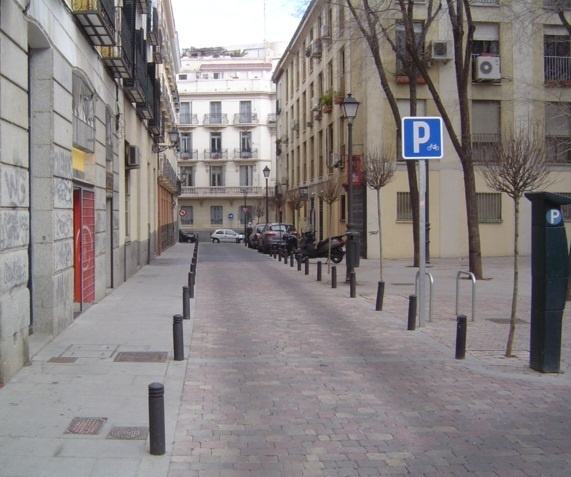 El distrito de Hortaleza y 16 calles de su entorno recuperan 1.149 m2 para los peatones
