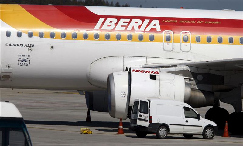 Los tripulantes de cabina de Iberia rechazan apoyar la huelga de los pilotos