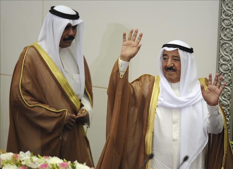 El emir de Kuwait disuelve el Parlamento tras la dimisión del Gobierno