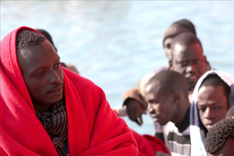 Rescatan una balsa en el Estrecho con seis inmigrantes a bordo