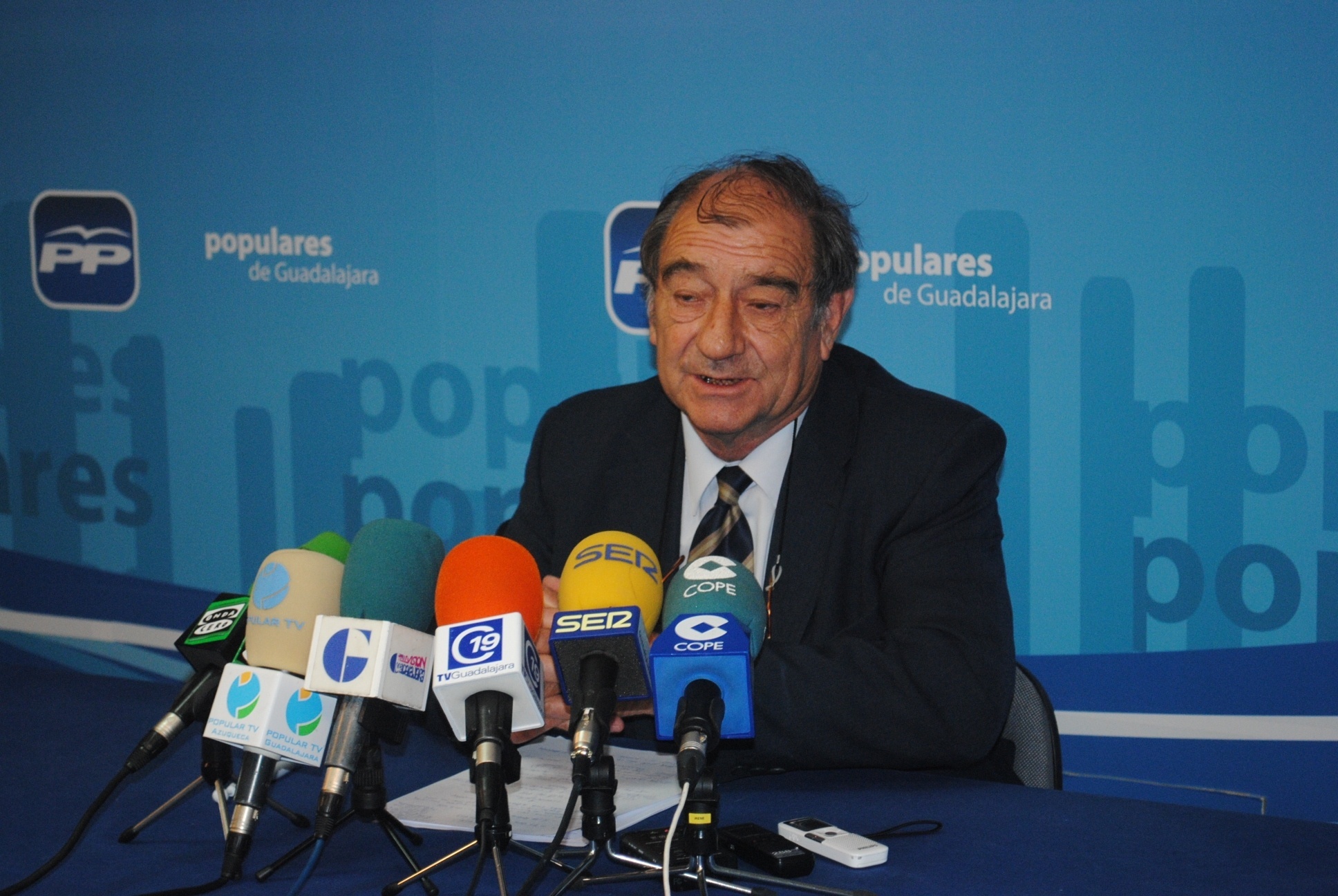 El Consejo de Gobierno aprueba el cese de Porfirio Herrero como delegado de la Junta, al haber resultado elegido senador