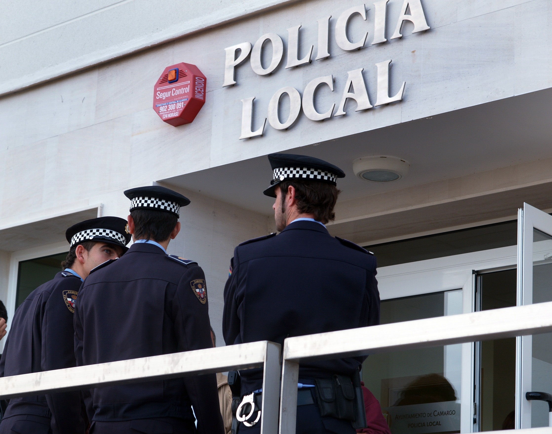 El Constitucional anula un precepto de la Ley de Coordinación de Policías Locales de Cantabria