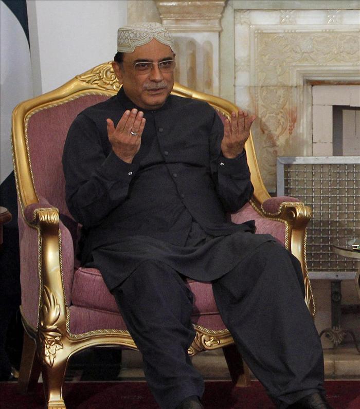 El presidente Zardari permanecerá hospitalizado en observación