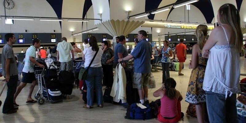 Más de 3,3 millones de viajeros pasarán por los aeropuertos de Aena en lo que resta de puente