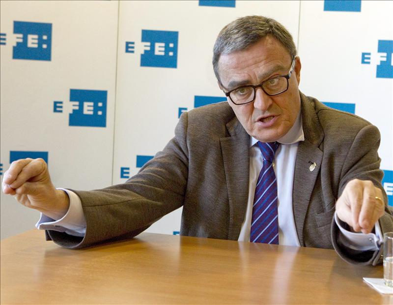 El alcalde de Lleida enmarca a Navarro en el aparato del PSC y llama a competir con CiU en catalanismo