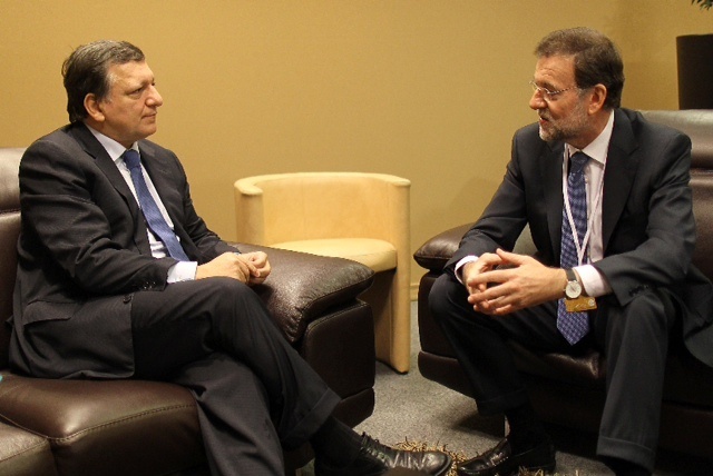Rajoy analiza con Barroso las diferentes soluciones propuestas a la crisis del euro en una reunión de más de una hora