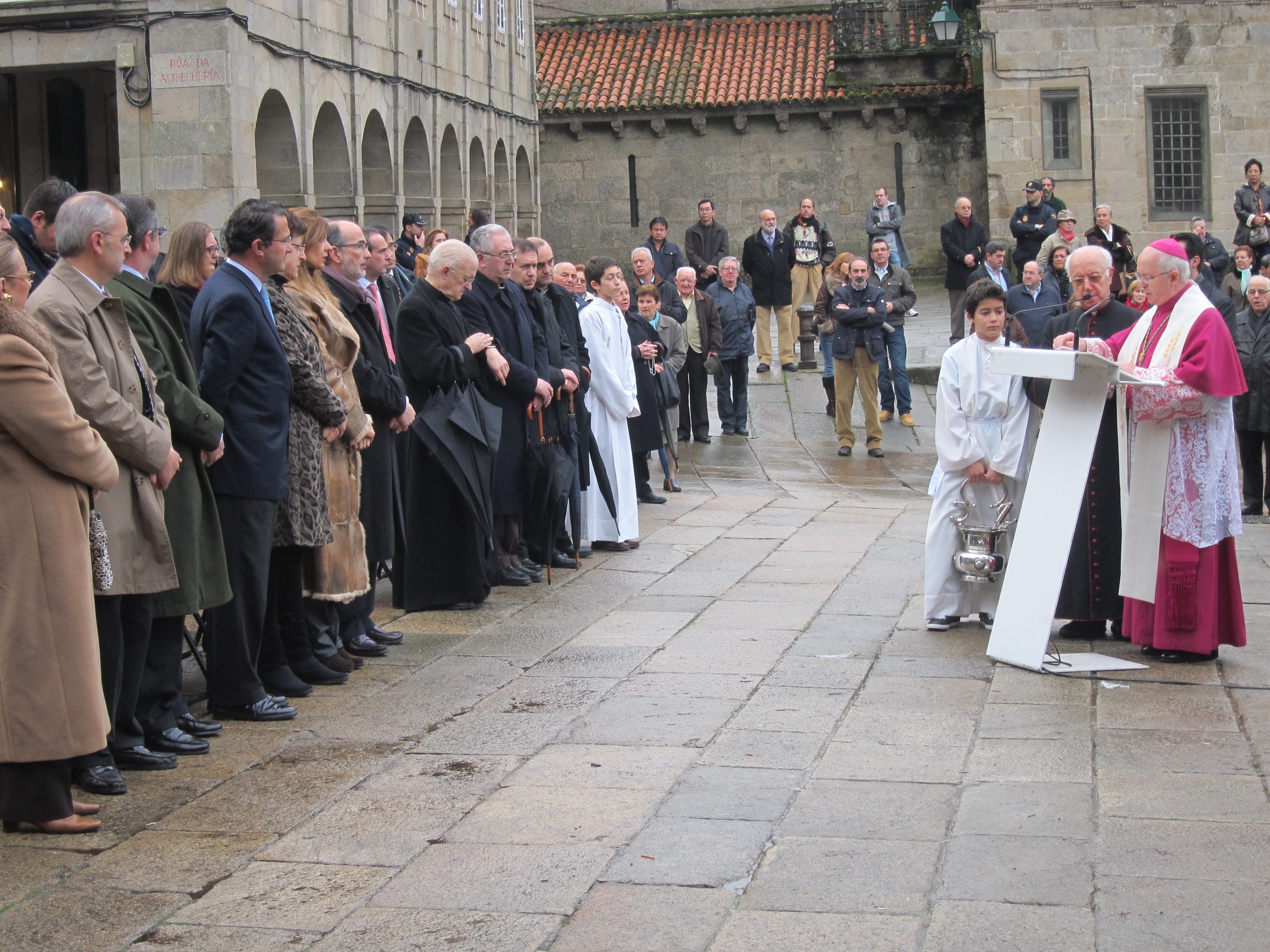 El arzobispo de Santiago agradece la colocación de una nueva estatua del Papa Juan Pablo II en la ciudad compostelana
