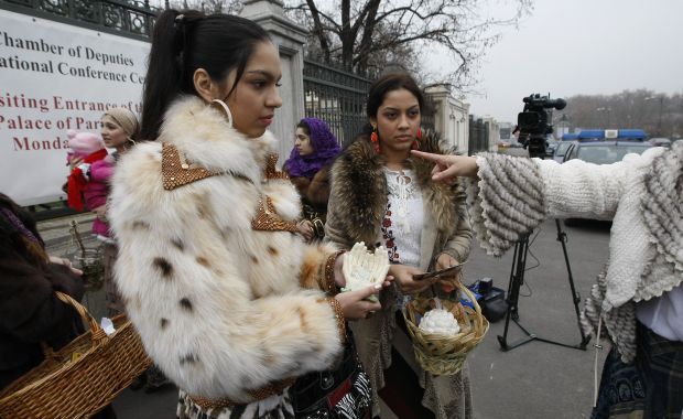 Las brujas intentan asaltar el Parlamento rumano contra una ley anti esotérica