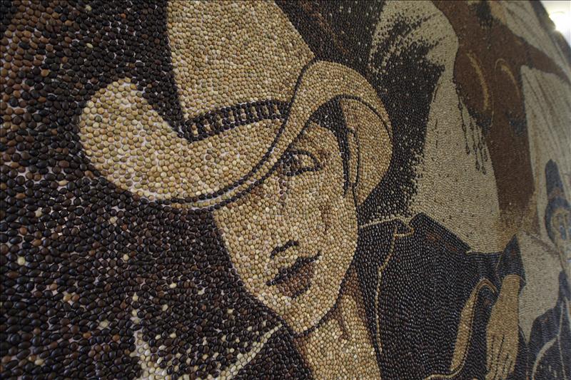 El mayor mosaico se construye a base de granos de café
