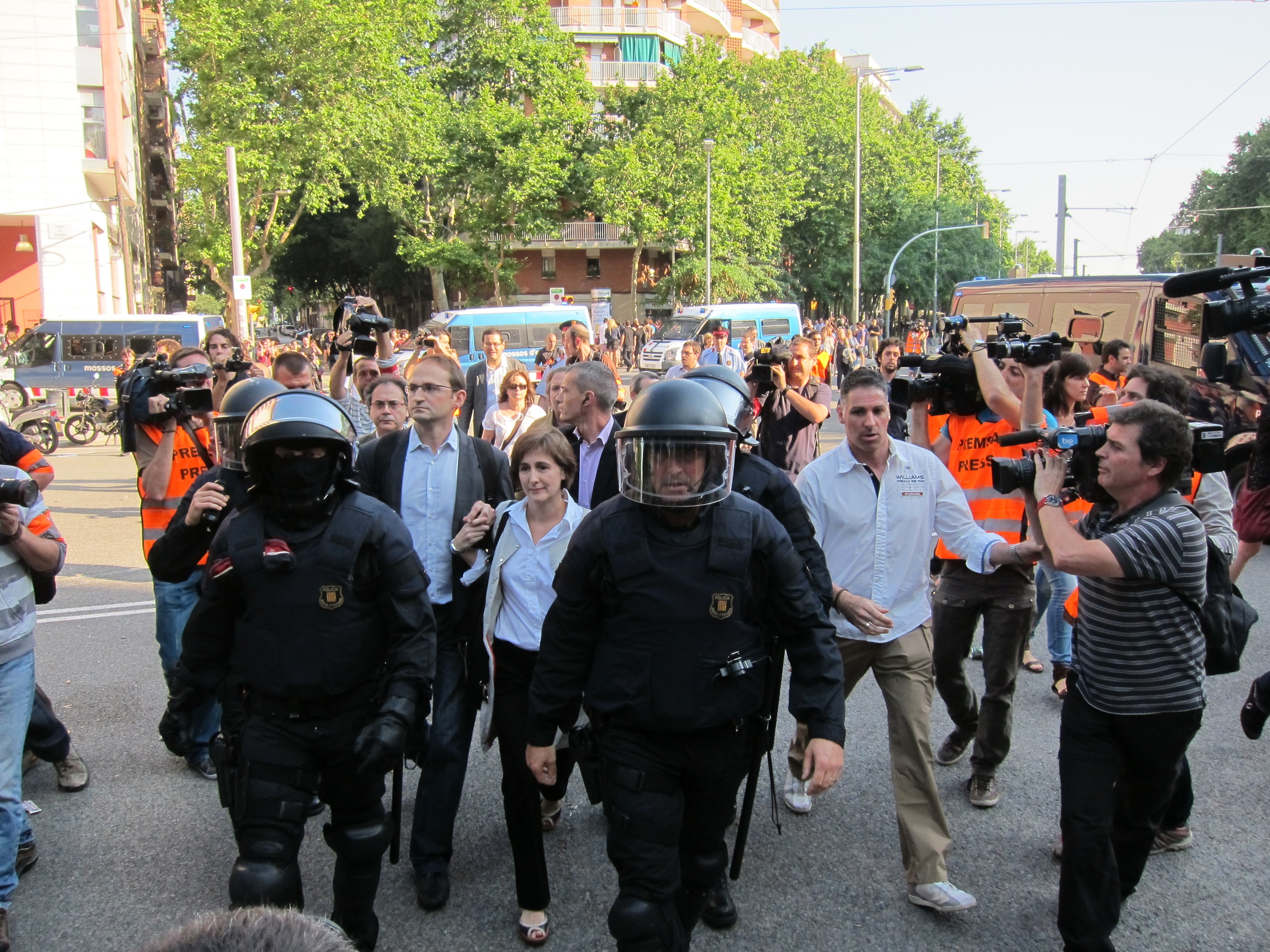 La defensa de los acusados de asediar el Parlamento catalán critica el «infame» dispositivo de Puig