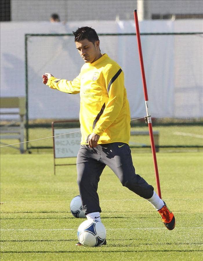 El jugador del Barcelona David Villa sufre una fractura de tibia y es traslado al hospital