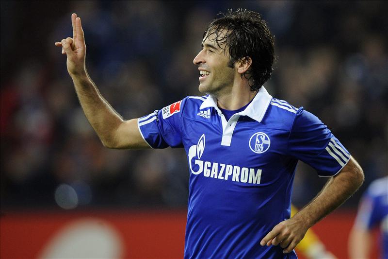 El director deportivo del Schalke no cree que Raúl se marche a Catar