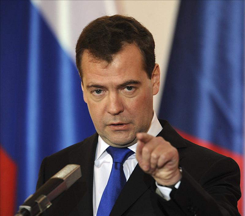 El presidente ruso Dmitri Medvédev devuelve su escaño en el Parlamento