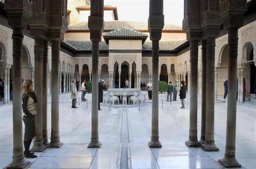 El primero de los leones de la Alhambra de Granada volverá a su ubicación original el lunes