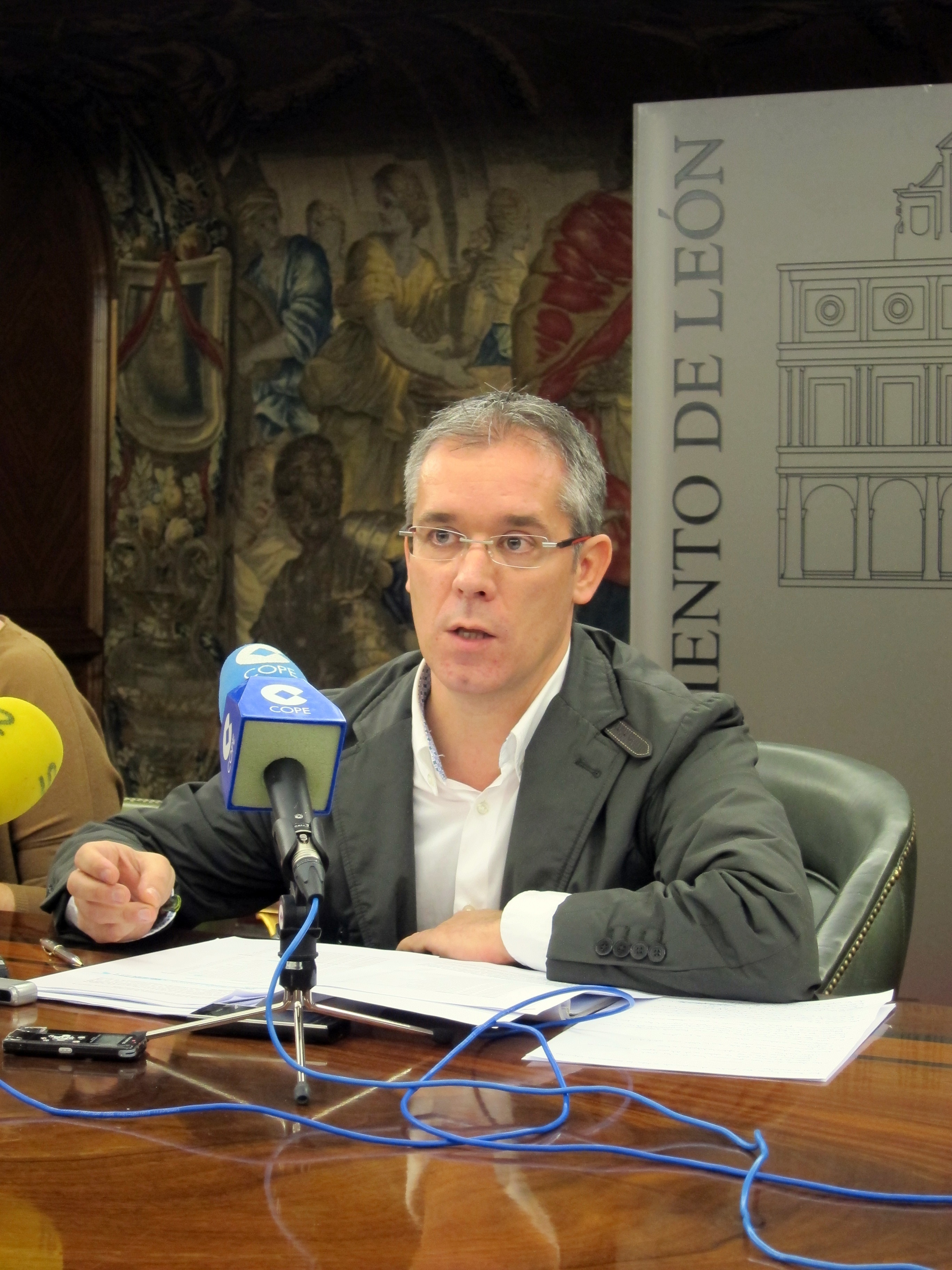 El Ayuntamiento de León no tiene liquidez para garantizar todos los compromisos y su «prioridad» es el pago de nóminas