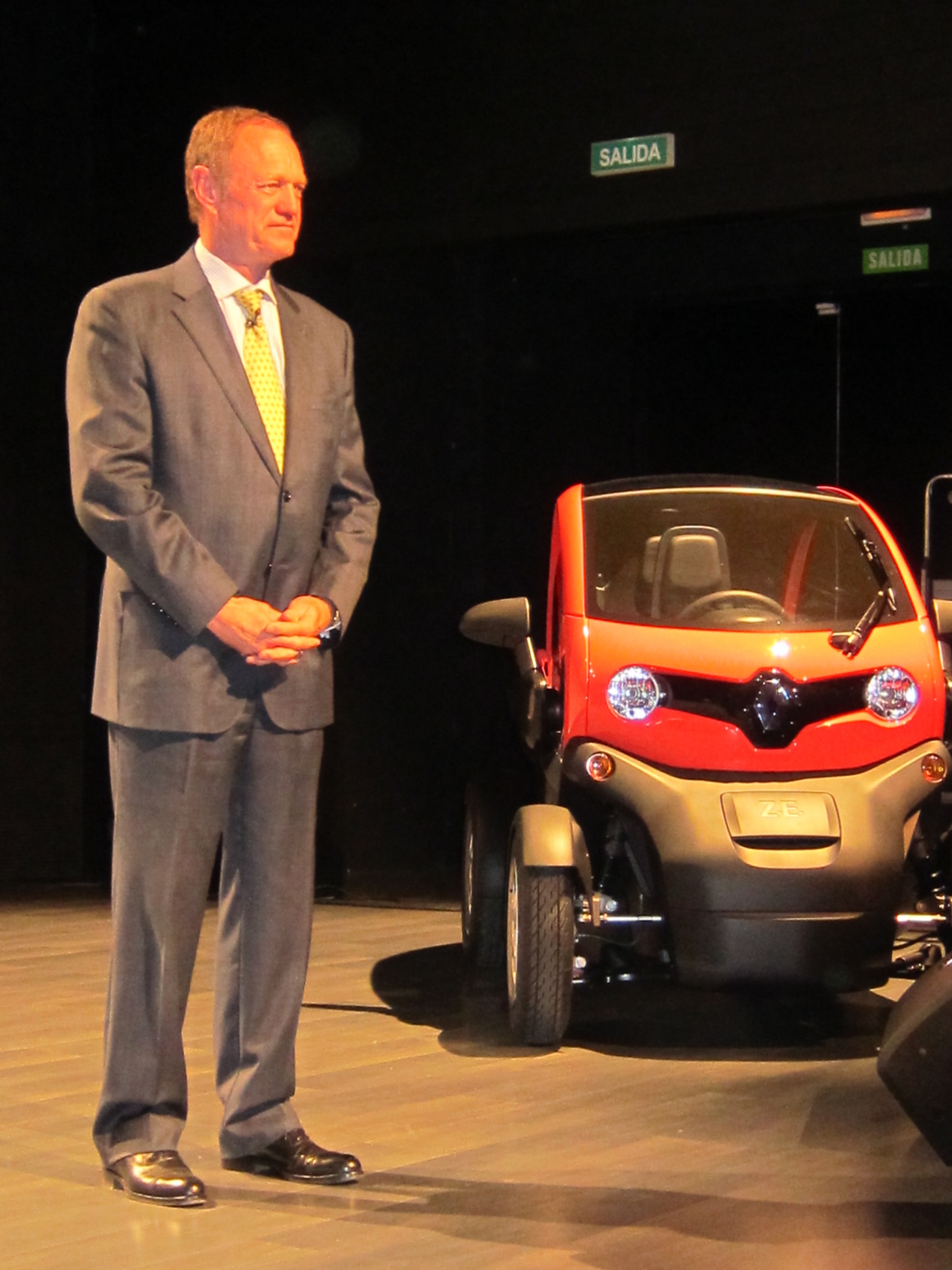 Carlos Ghosn dice que el futuro de Renault en España cuenta con una «garantía sólida»
