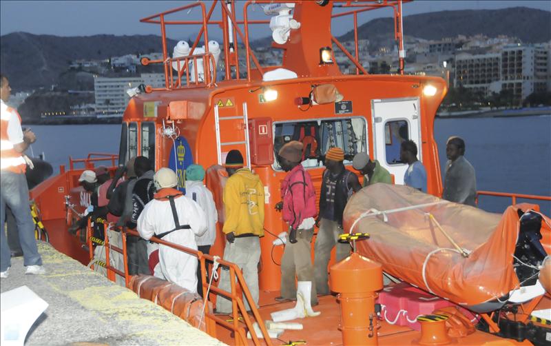 Llegan a Melilla 29 inmigrantes en dos embarcaciones, una a punto de hundirse
