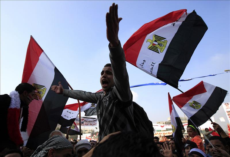 Nuevos choques entre manifestantes y fuerzas de seguridad en centro El Cairo