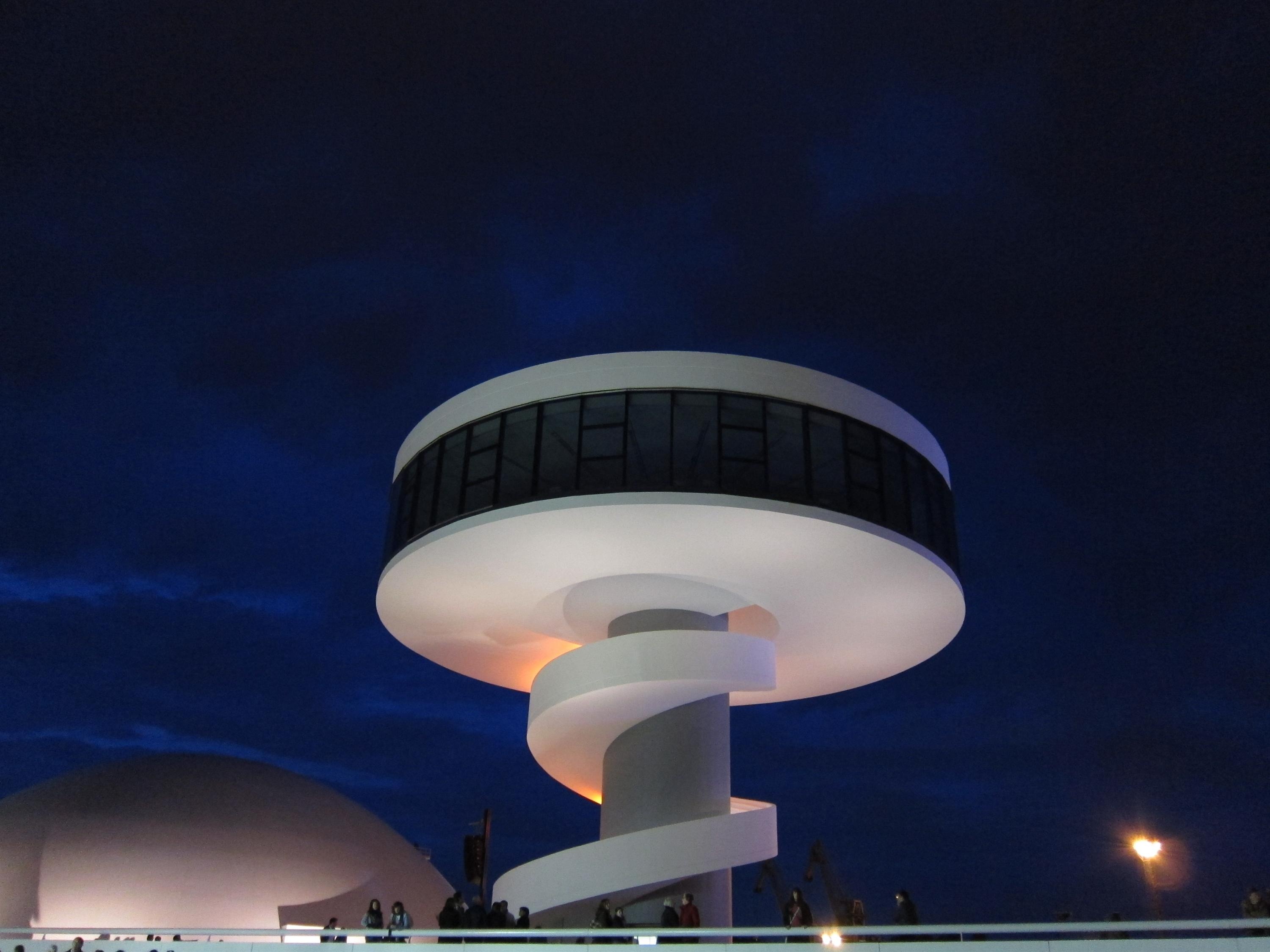 El Principado de Asturias critica la «suciedad y desperfectos» que dejó la Fundación en el Centro Niemeyer