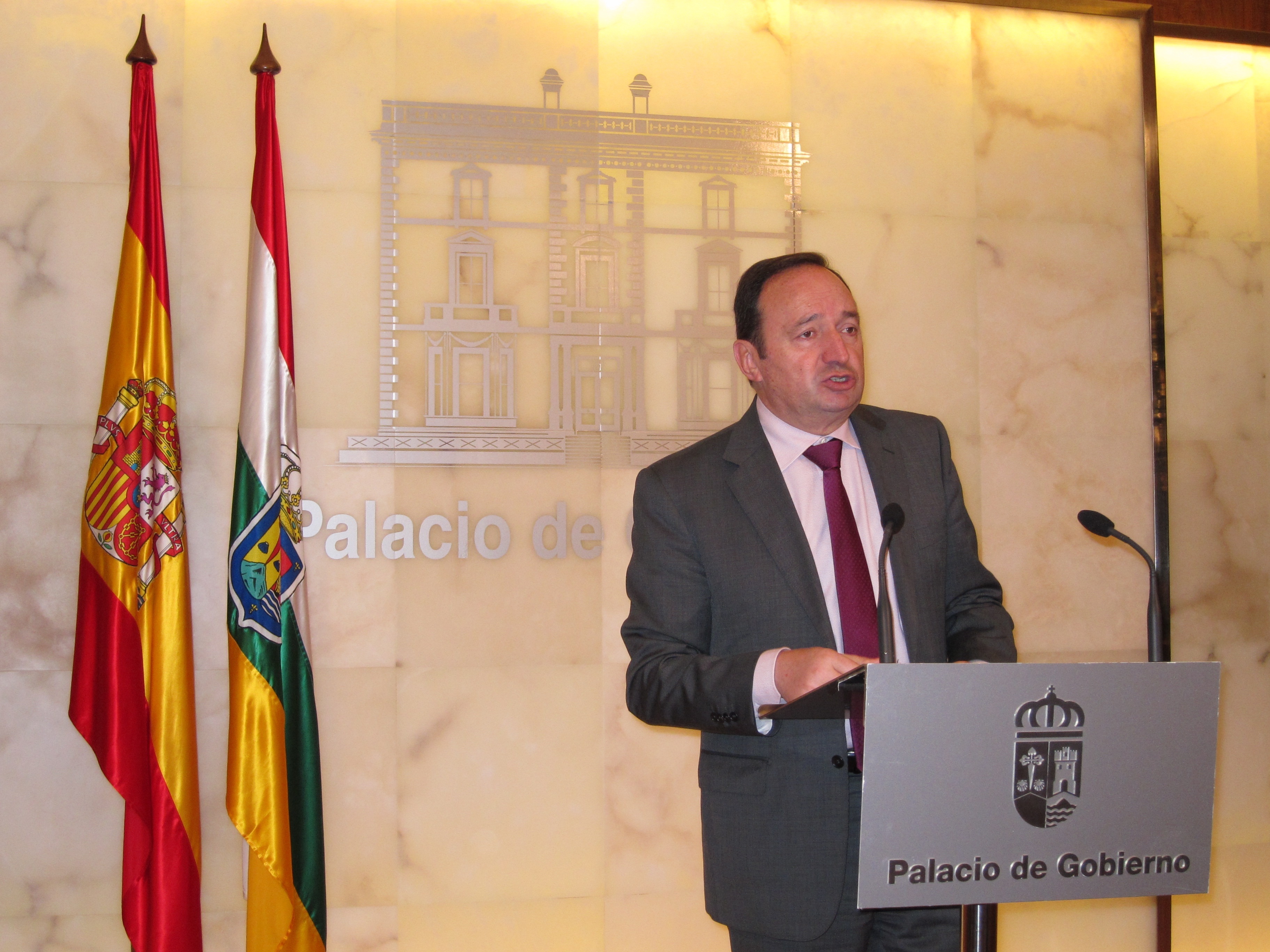 Sanz destaca que el Plan de Empleo 2011-2015 es «ambicioso, realista y dinámico»