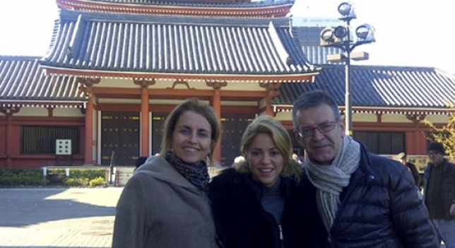 Shakira se va a Japón con Piqué y su familia