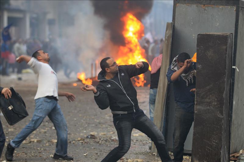 El Ejército egipcio irrumpe en la plaza Tahrir para expulsar a manifestantes, según un testigo