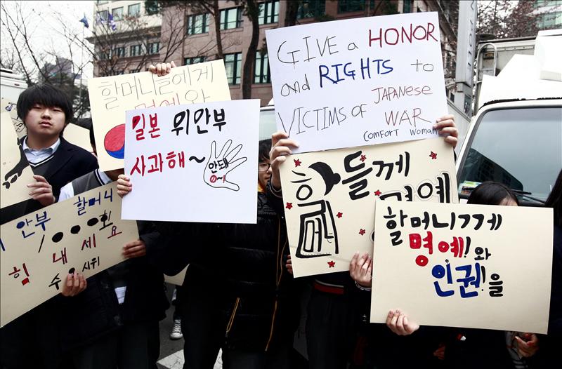 El presidente surcoreano llega a Tokio entre peticiones de compensación de las esclavas sexuales
