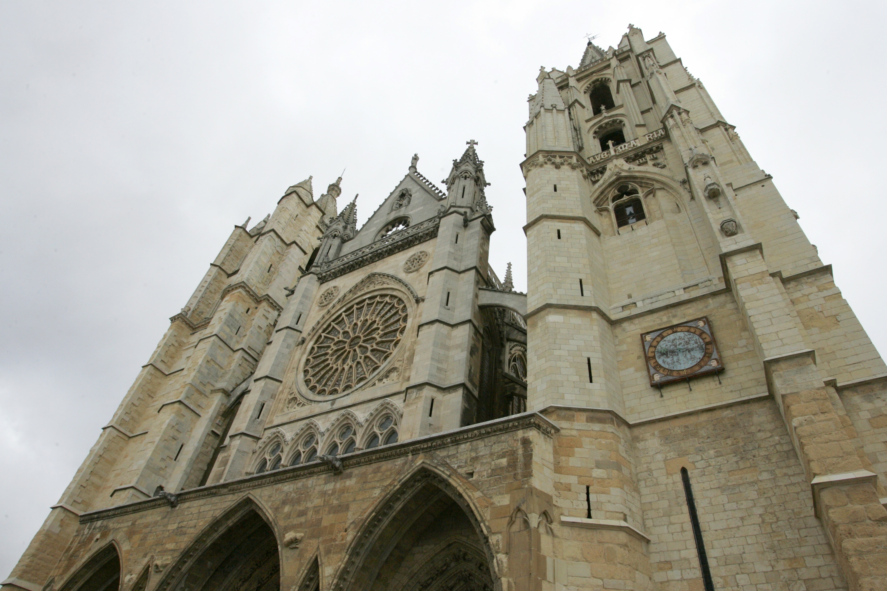 La portada de San Juan de la Catedral de León muestra el nacimiento gótico «más relevante» de la Comunidad