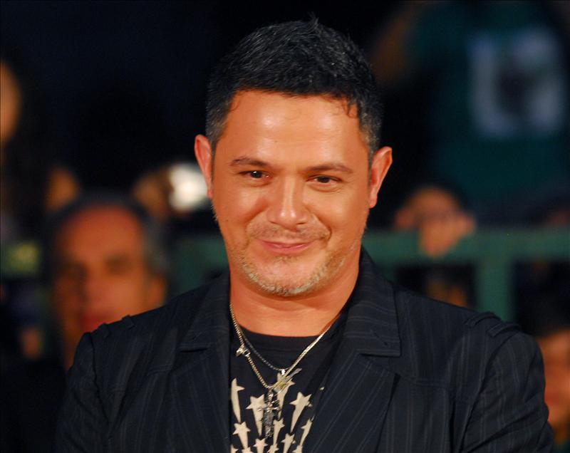 Alejandro Sanz descubre la mejor voz de México en un concurso de televisión