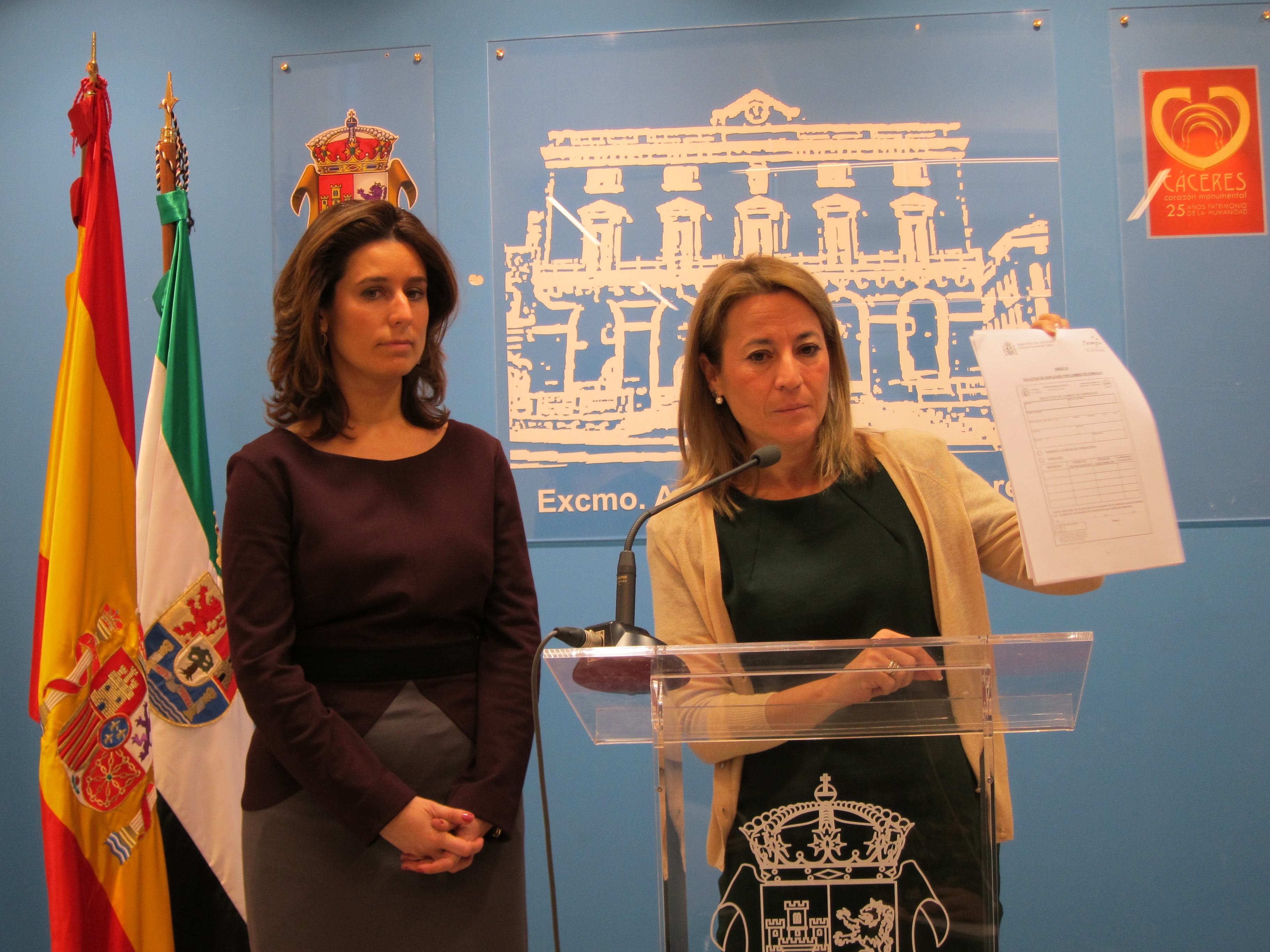 El Ayuntamiento de Cáceres y la DGT colaboran para agilizar los trámites a los ciudadanos