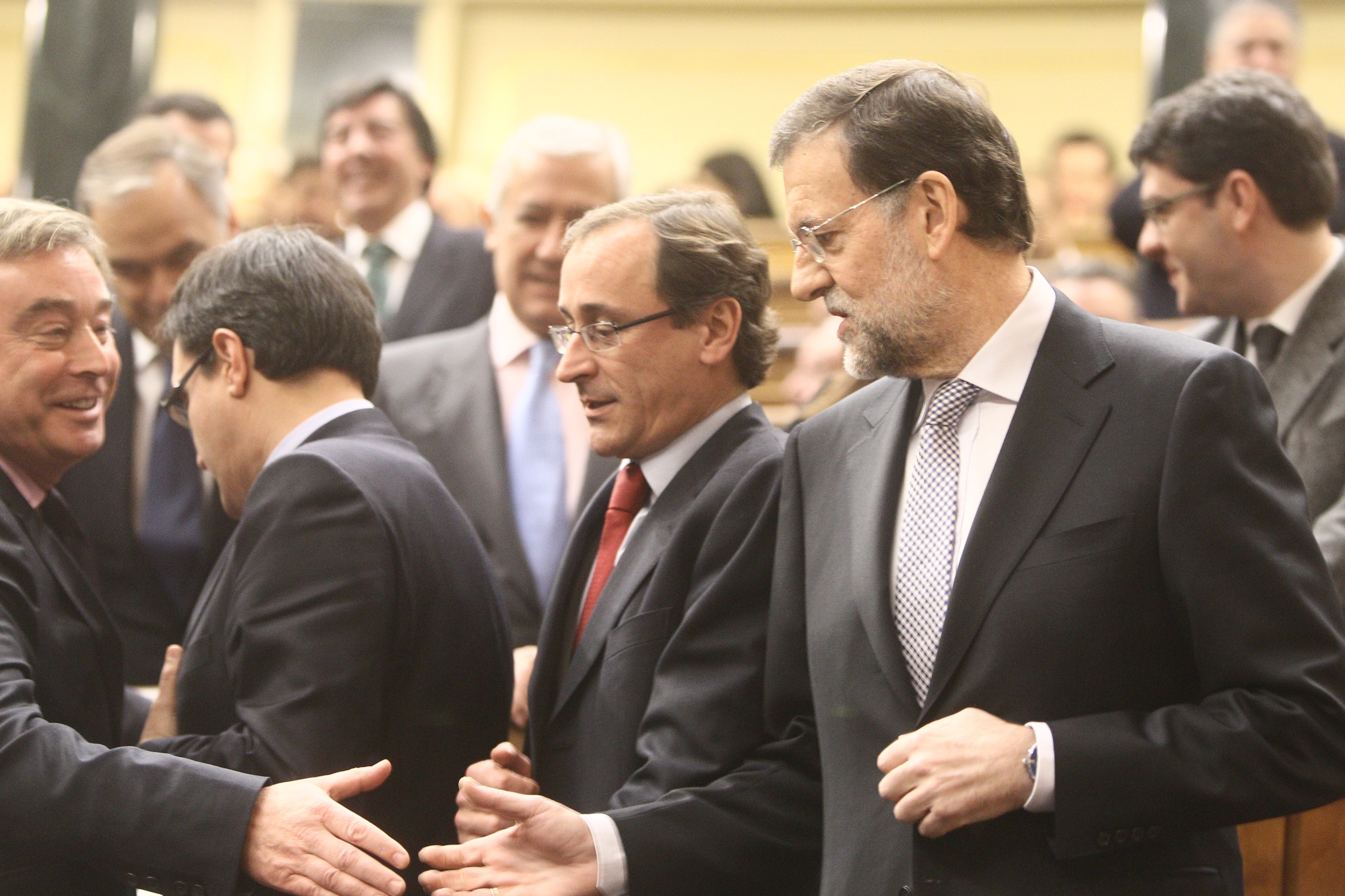 Diputados del PP tratan de averiguar la estructura de Gobierno analizando los detalles del discurso de Rajoy