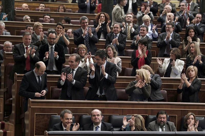 El PSOE contrapone la seriedad de Rubalcaba con la ambigüedad de Rajoy