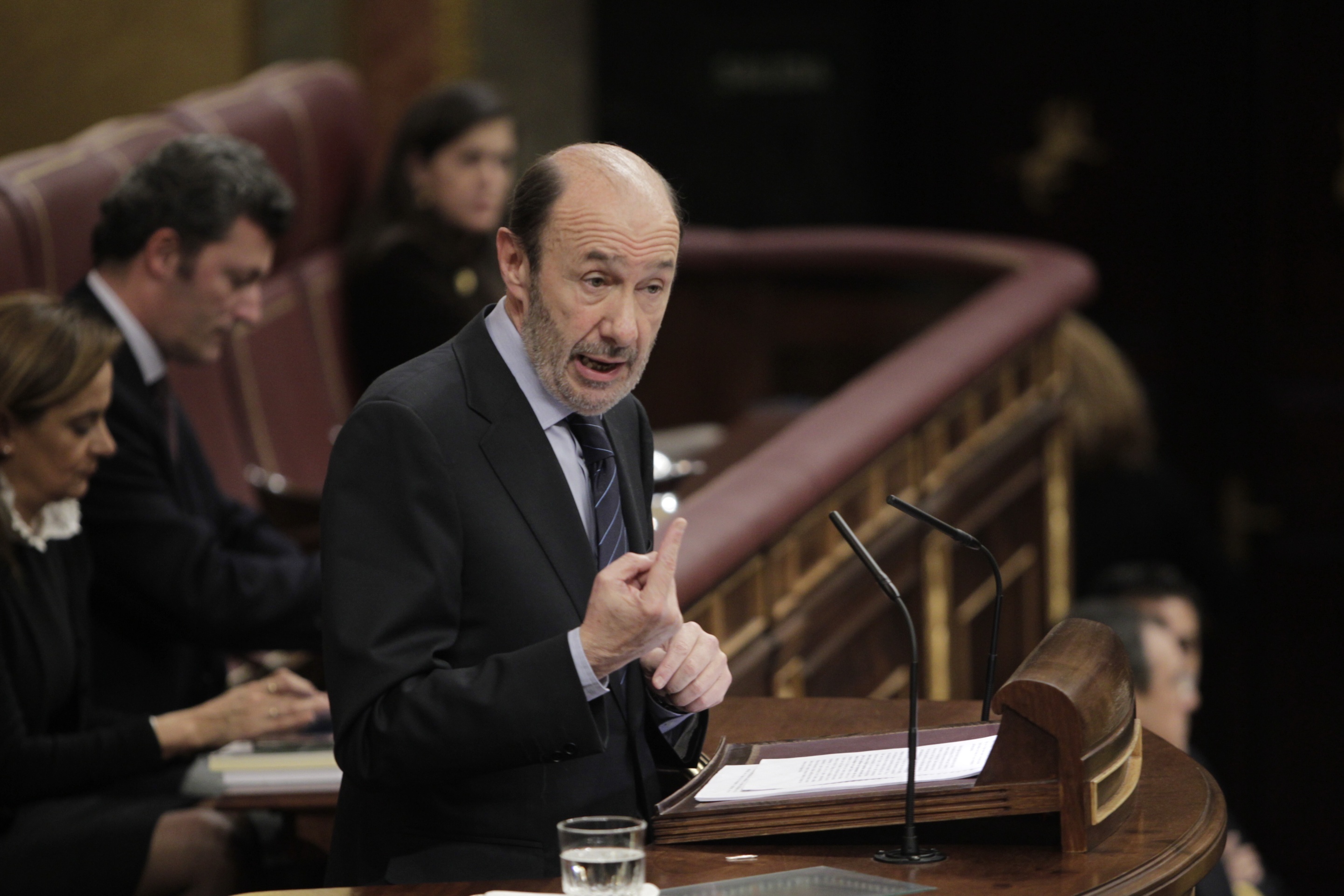 Rubalcaba propone a Rajoy hacer «conjuntamente» una ley estatal que garantice los «requisitos básicos»en sanidad