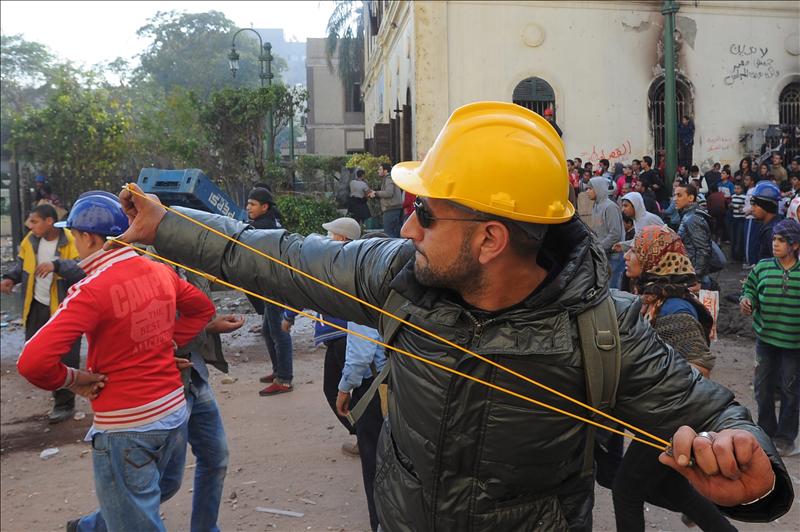 Las autoridades egipcias construyen nuevo muro para impedir el acceso de los manifestantes