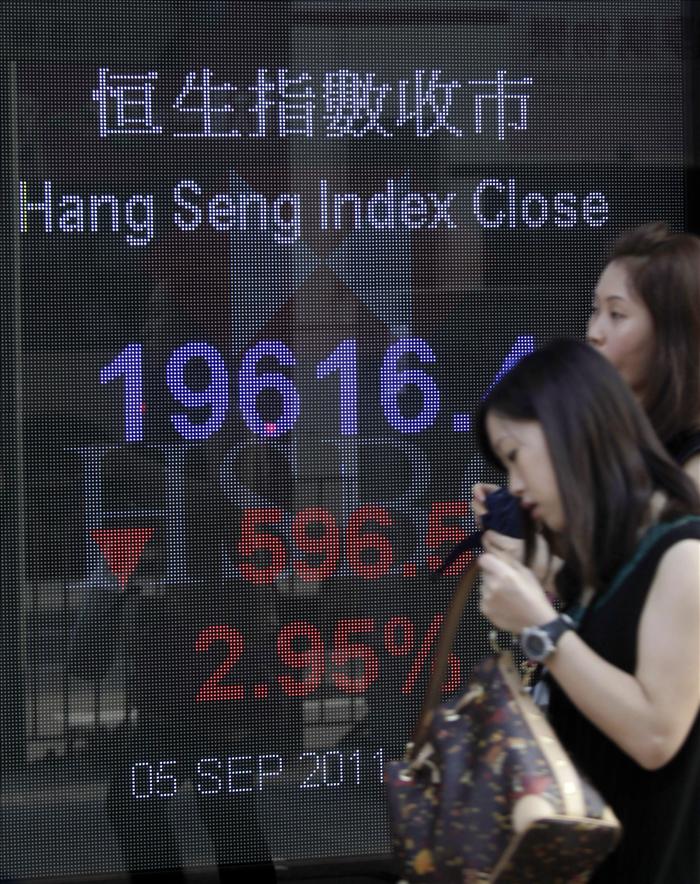 Índice Hang Seng sube 98,4 puntos, el 0,54 por ciento, a media sesión