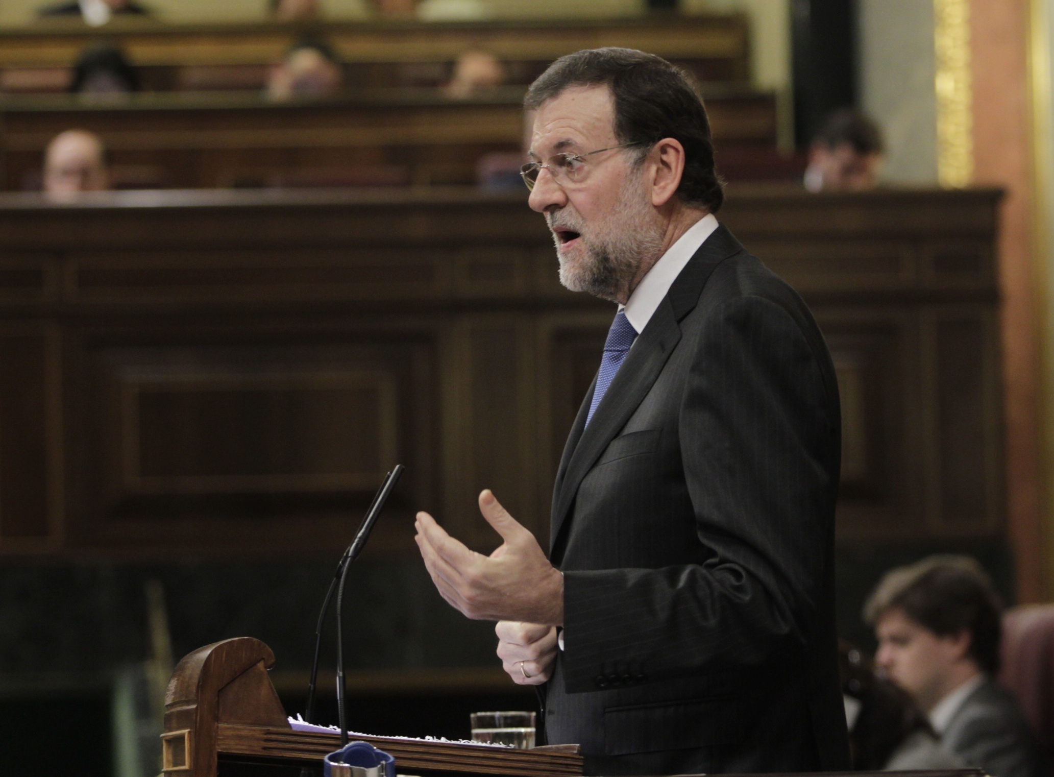 Rajoy dice que ETA «aún existe» y apela a la memoria de las víctimas