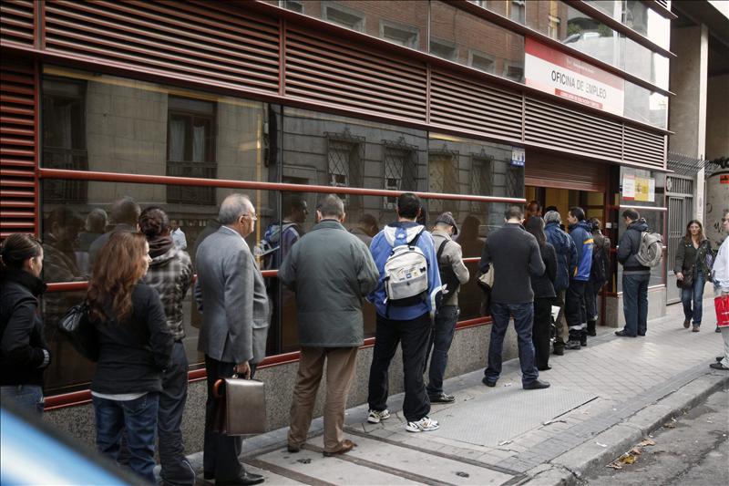 El paro se mantiene en el 10,3 por ciento en la eurozona y sube dos décimas en España