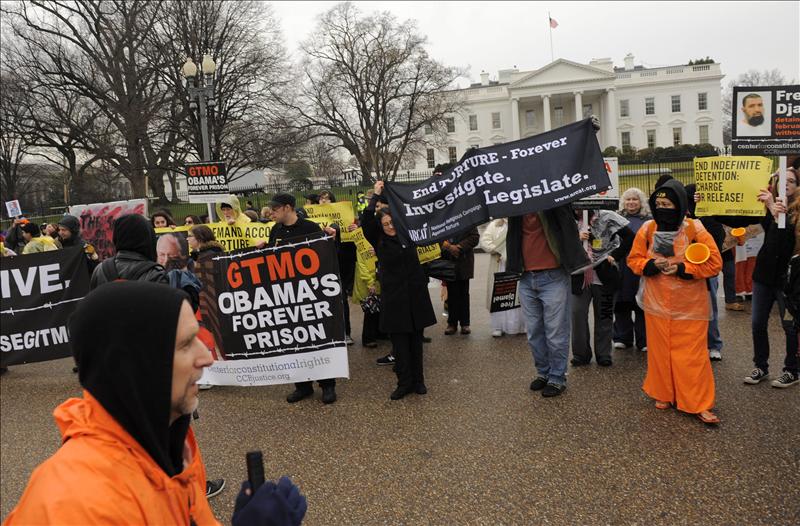 EE.UU. recuerda diez años de Guantánamo entre clamores para un cierre inmediato