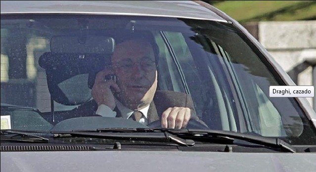Cazan a Mario Draghi conduciendo sin cinturón de seguridad y al teléfono