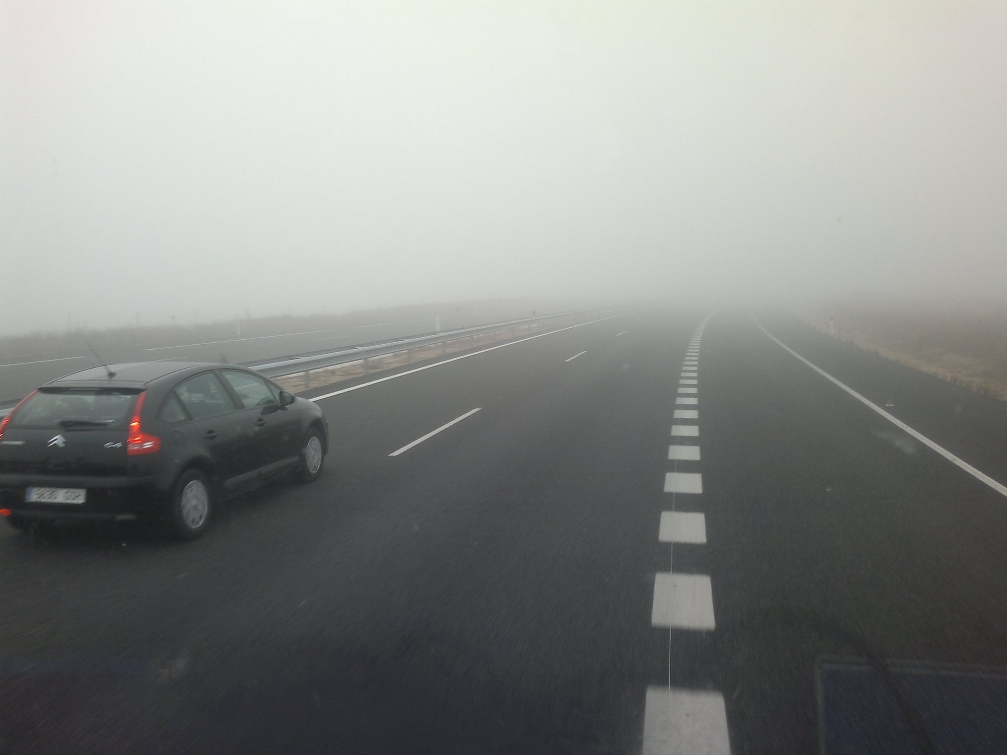 La niebla dificulta la circulación en la A-67 a su paso por Pedredo