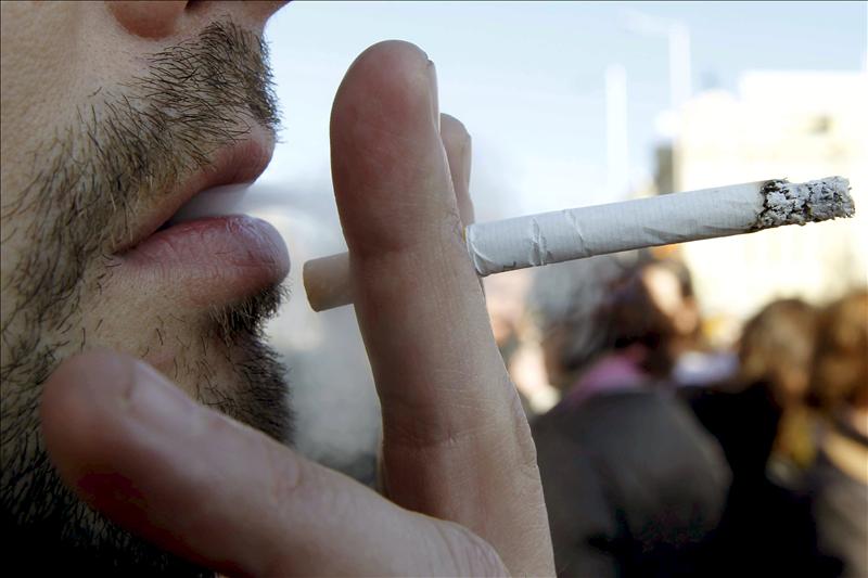 Unas 800.000 personas dejaron de fumar gracias a la ley, la crisis y el precio