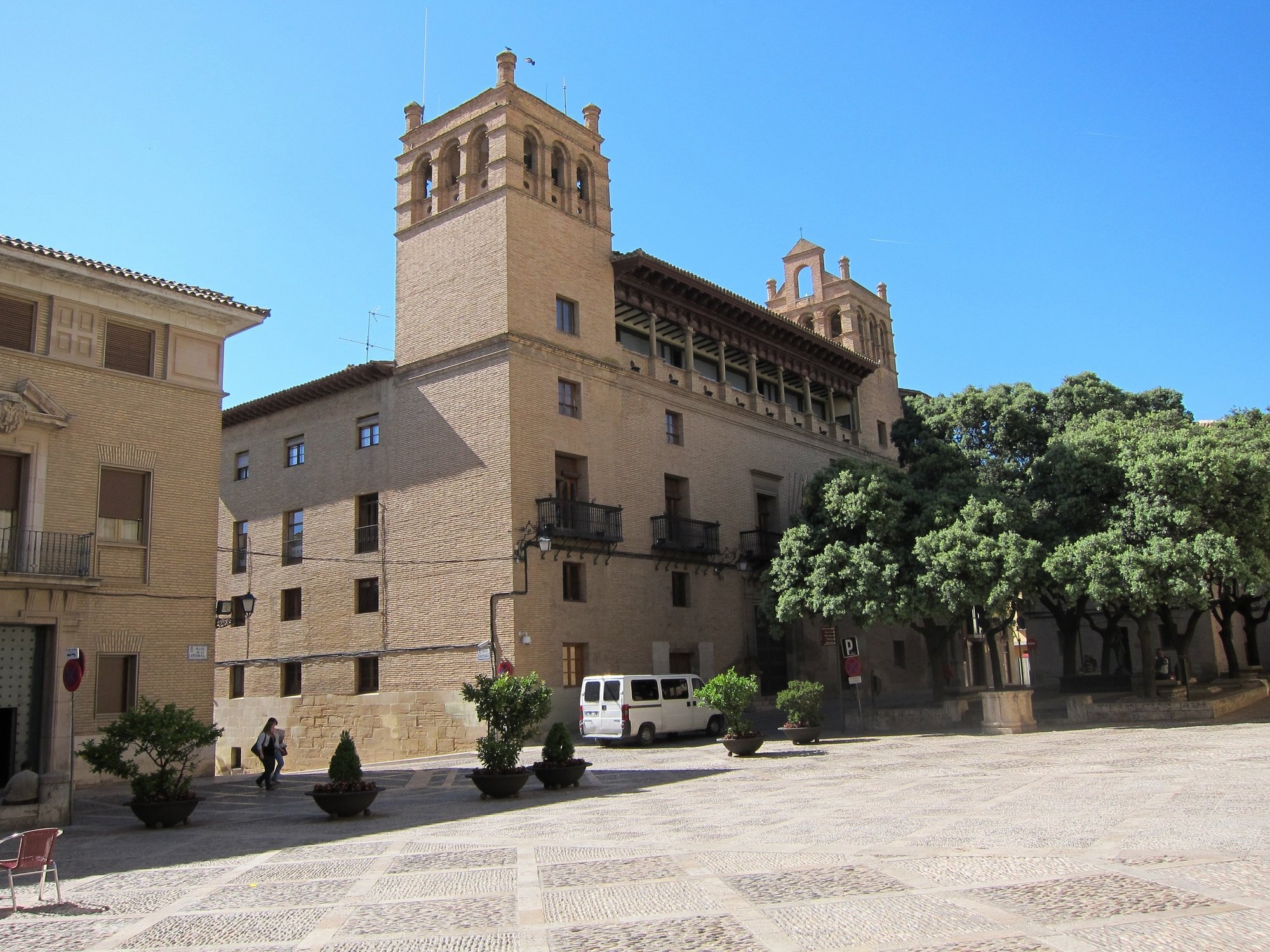 El Ayuntamiento de Huesca rebajará, si es posible, la tasa de basuras para compensar la subida del IBI