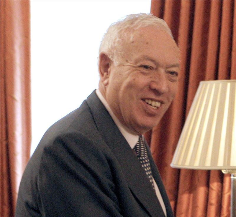 García-Margallo bromea con un eurodiputado británico: «Gibraltar español»