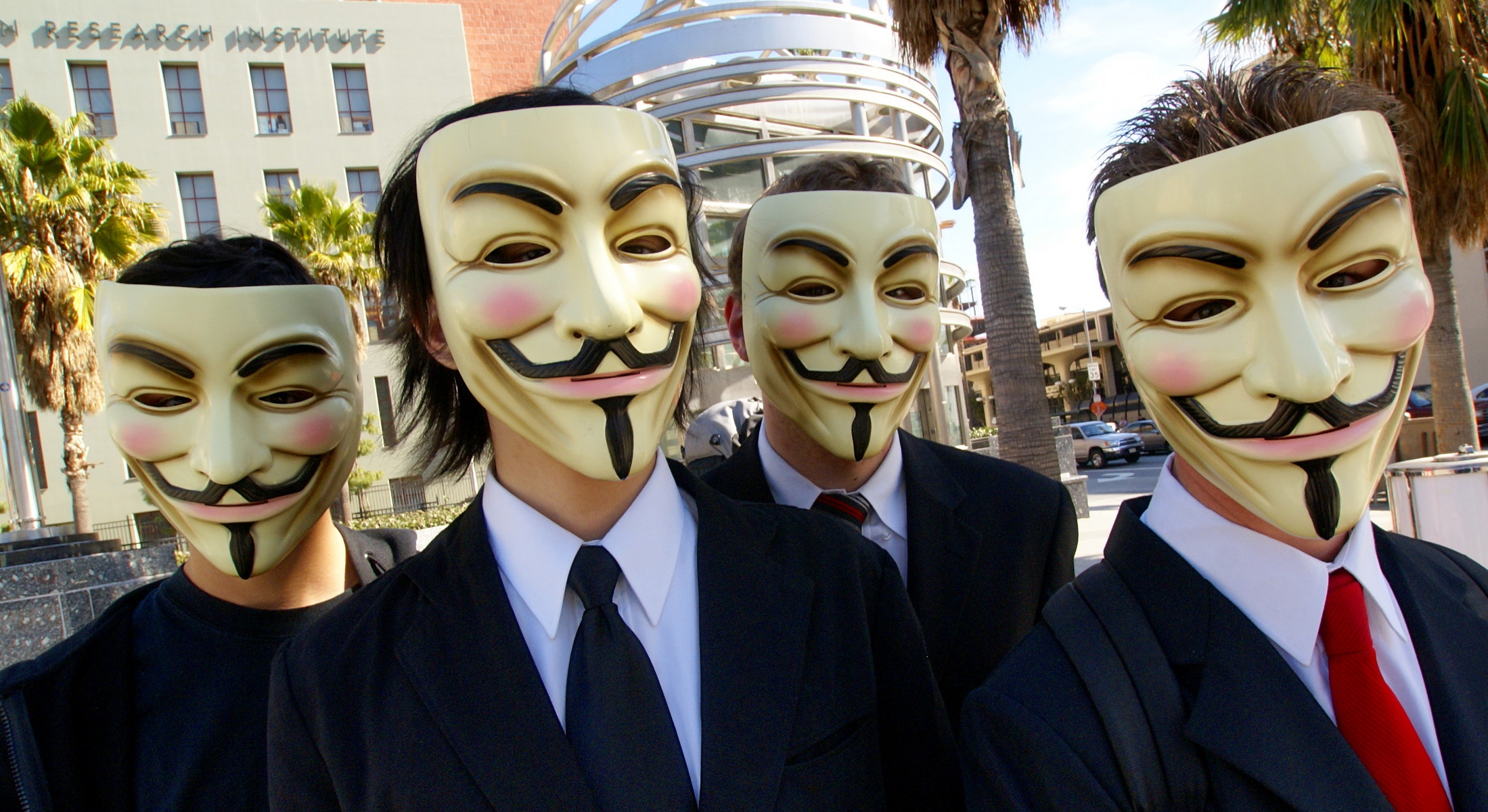 Anonymous reivindica el «mayor ciberataque»: FBI y Departamento de Justicia, »hackeados»